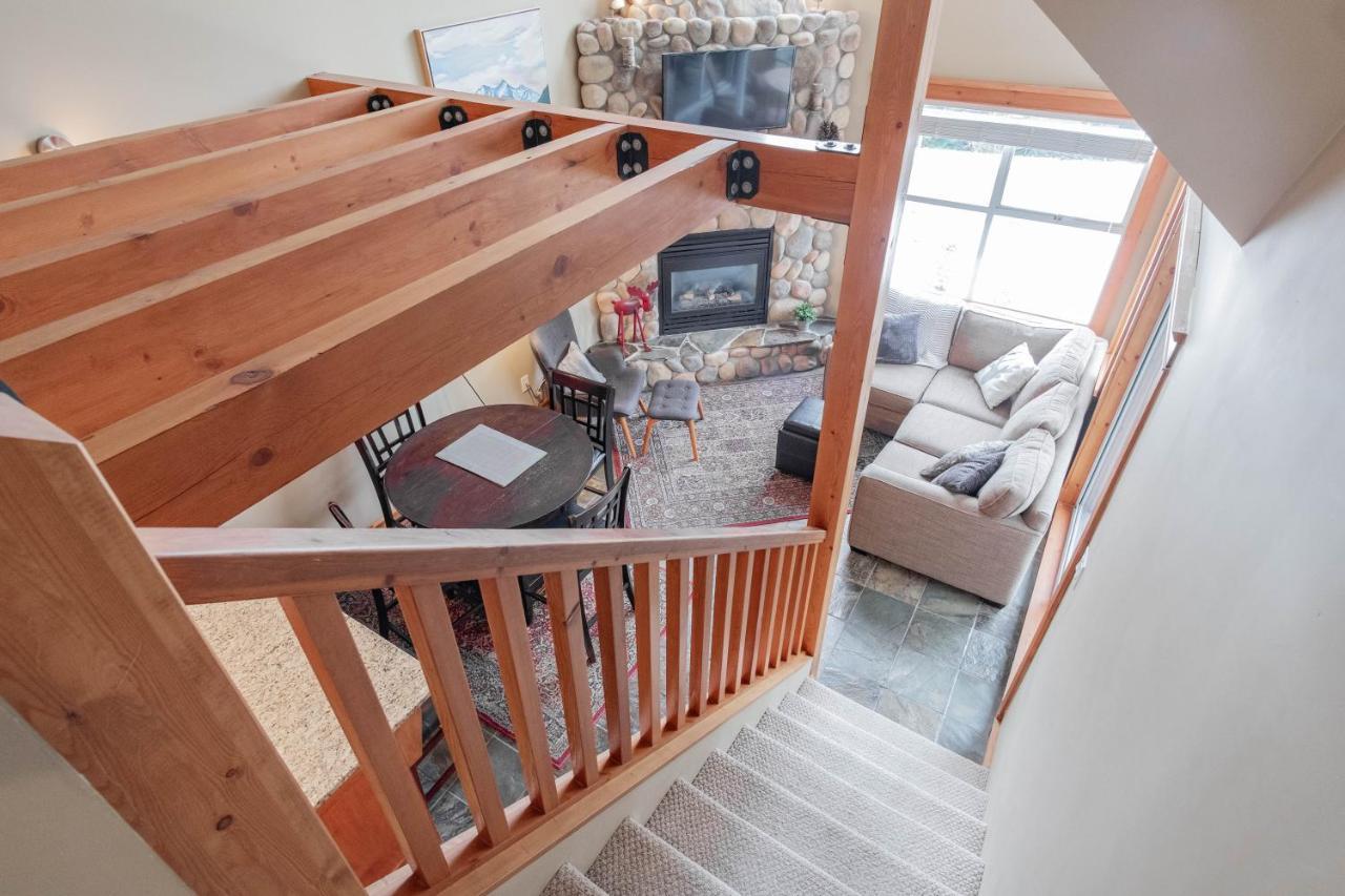 Wildwood Lodge By Outpost Whistler Exterior photo