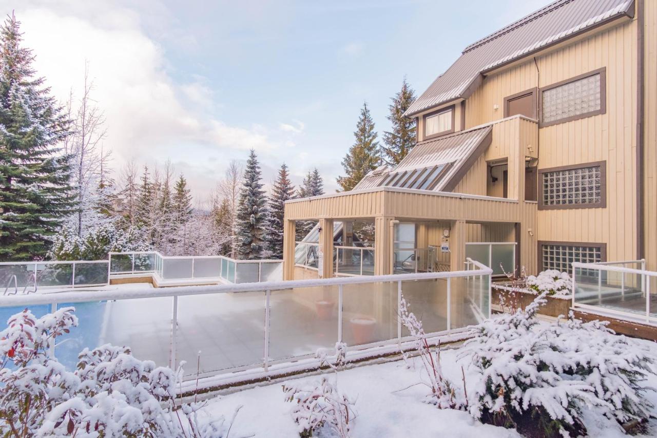 Wildwood Lodge By Outpost Whistler Exterior photo
