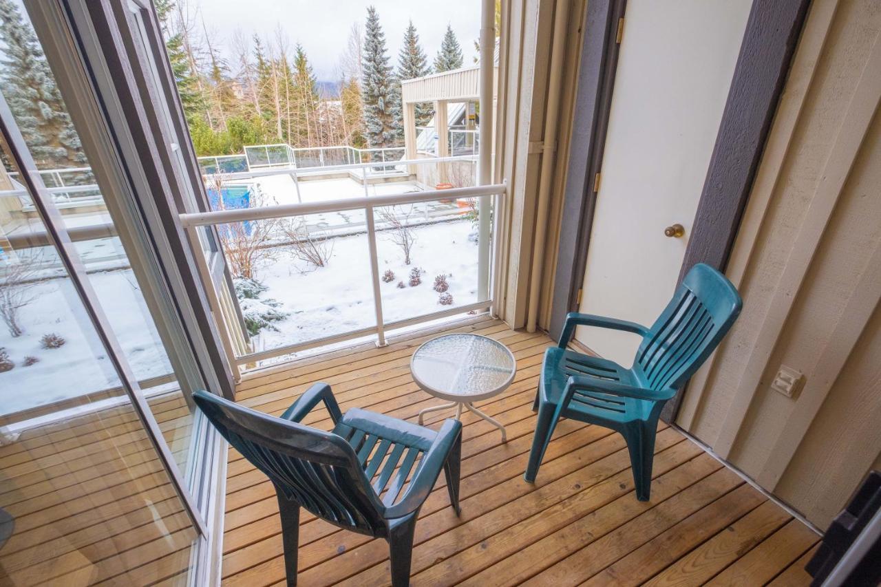 Wildwood Lodge By Outpost Whistler Exterior photo