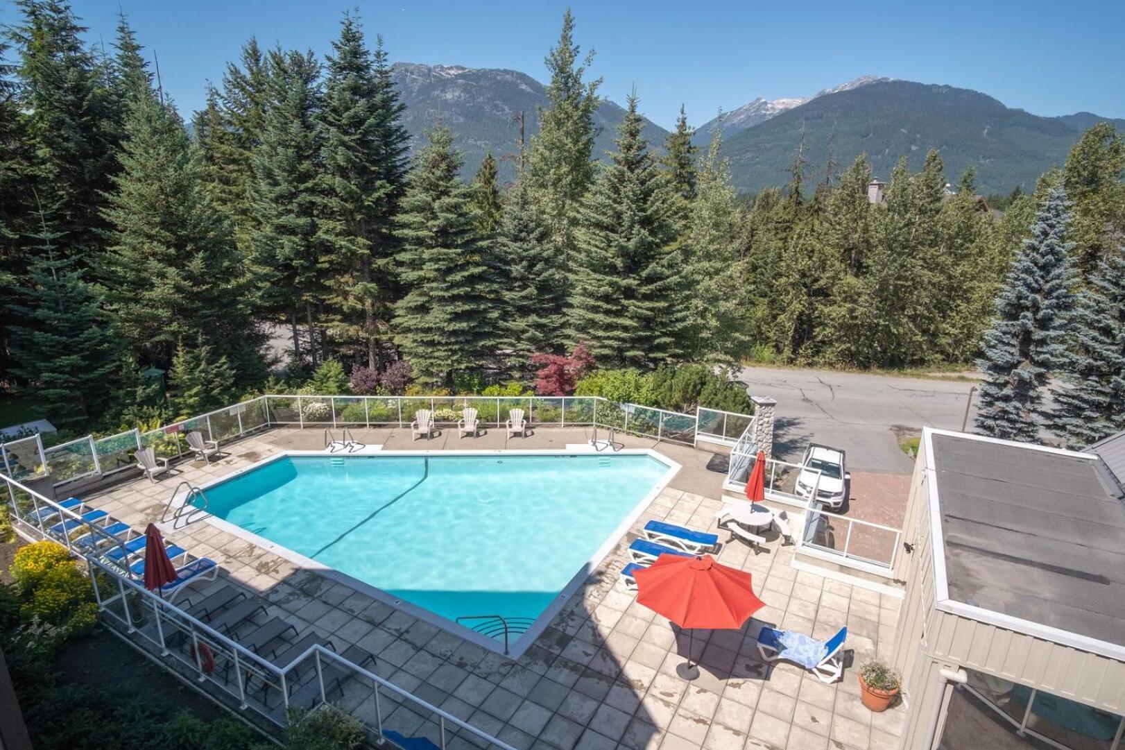 Wildwood Lodge By Outpost Whistler Exterior photo